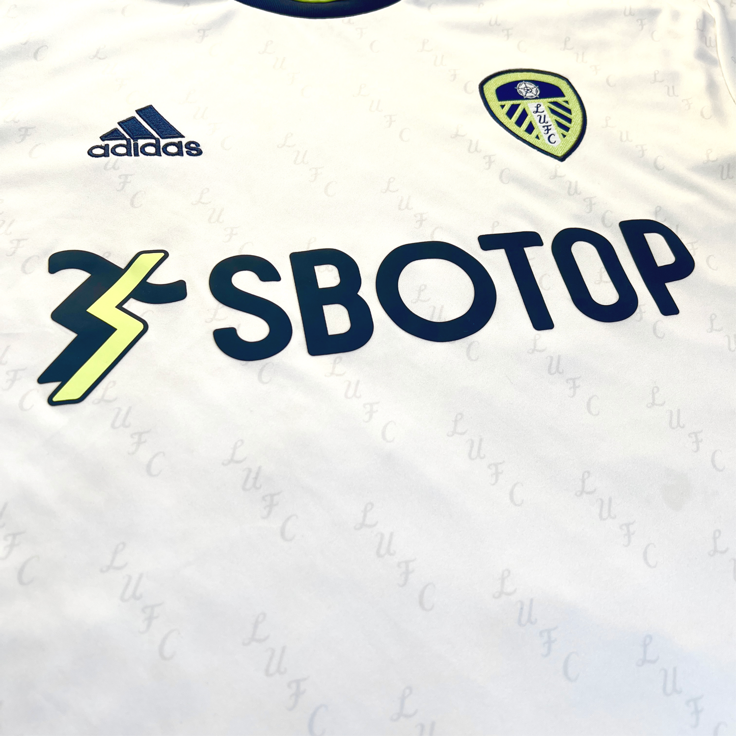 Leeds United 2022/23 Home Shirt - L